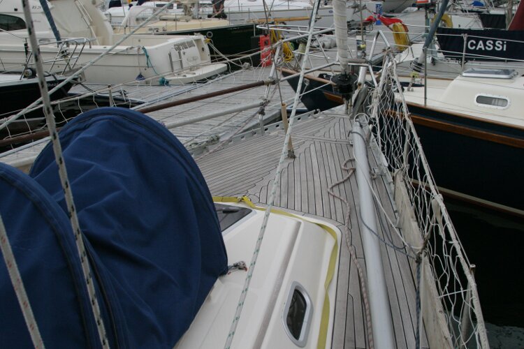 Hanse 411for sale Foredeck from Starboard side - Deck tent provides excellent additional storage.