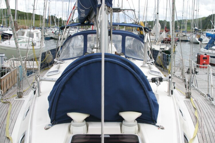 Hanse 411for sale Looking aft from pulpit - 