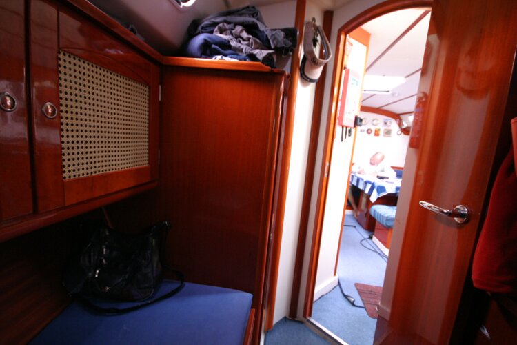 Hanse 411for sale Aft Cabin - Looking forward to the entrance
