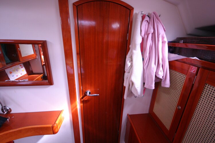 Hanse 411for sale Looking Aft from Forward Cabin. - Entrance door closed