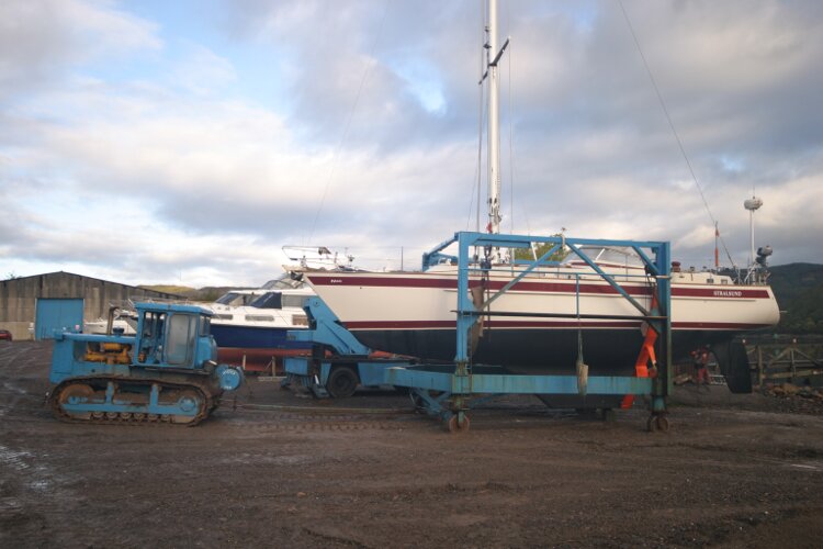 Boat Yard Winter Storagefor sale Boat Hoist - Experienced Yard staff take great care of your boat.