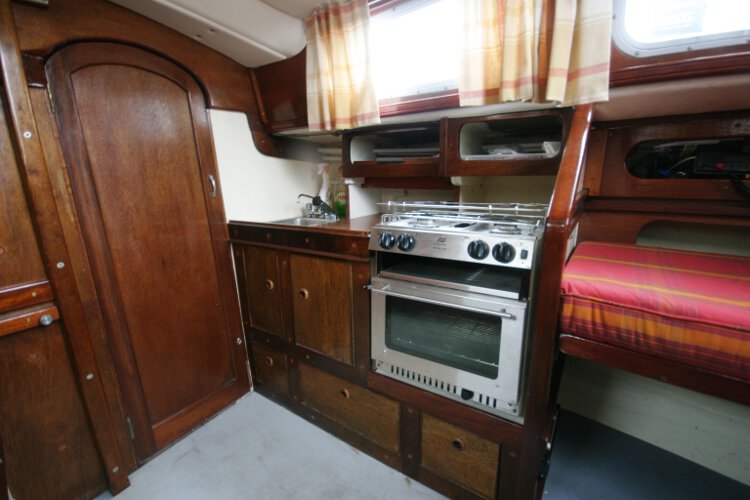 Morgan Giles for sale The galley - The galley is located on the starboard side of the saloon