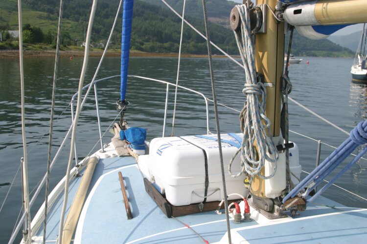 Westerly Renownfor sale Main mast base and liferaft - 