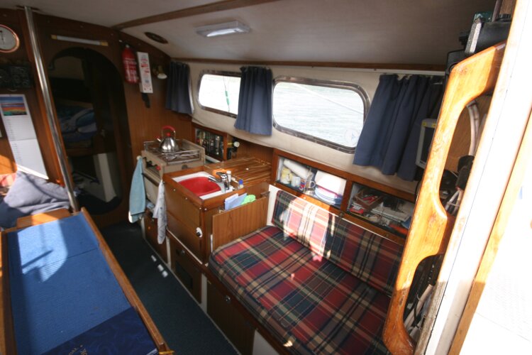 Westerly Renownfor sale Saloon from companionway, starboard - 