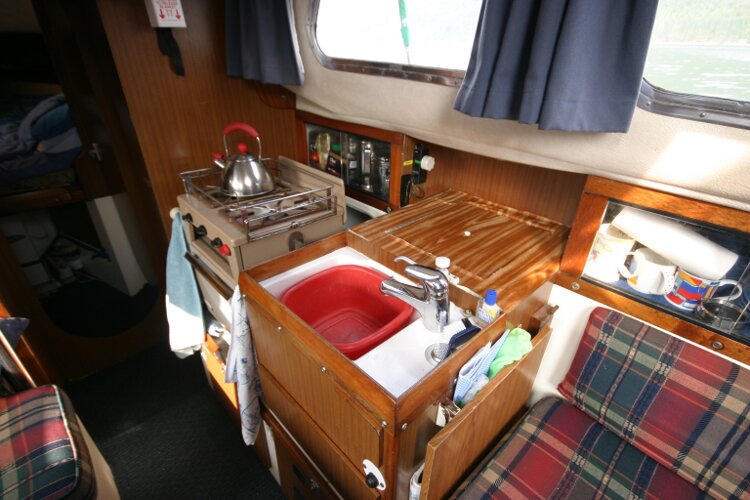 Westerly Renownfor sale Galley, to starboard - 