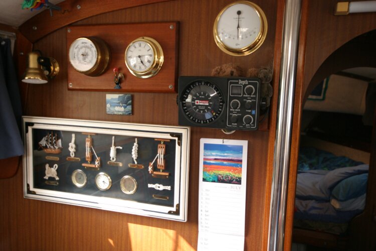Westerly Renownfor sale Forward bulkhead in saloon - Forward cabin entrance to the right