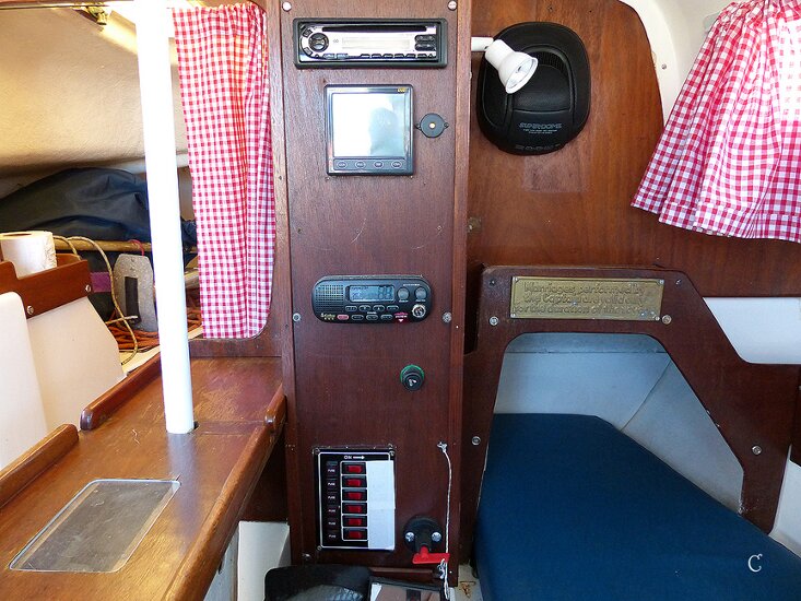 Seal 22 Mk 2for sale Cabin, looking forward - 
