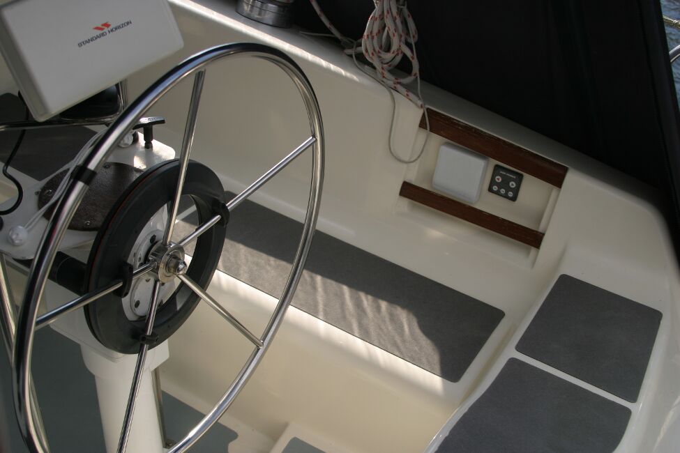 Westerly Riviera 35 MkIIfor sale Cockpit Helm Position - 