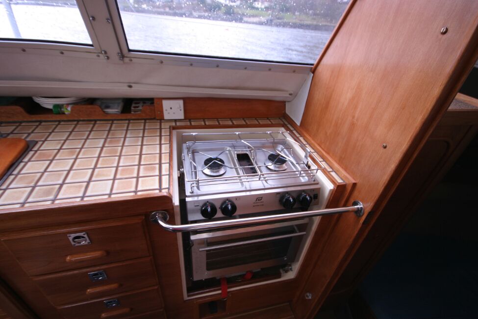 Westerly Riviera 35 MkIIfor sale Galley on Starboard Side - Oven and worktop