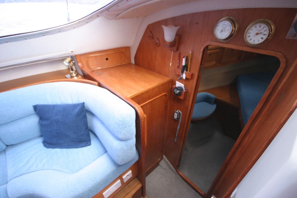 Westerly Riviera 35 MkIIfor sale Entrance To Forward Cabin Area - 
