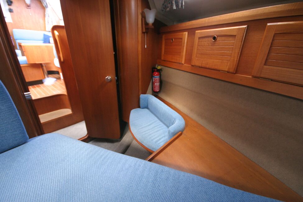 Westerly Riviera 35 MkIIfor sale Forward Cabin - Seat and ample storage