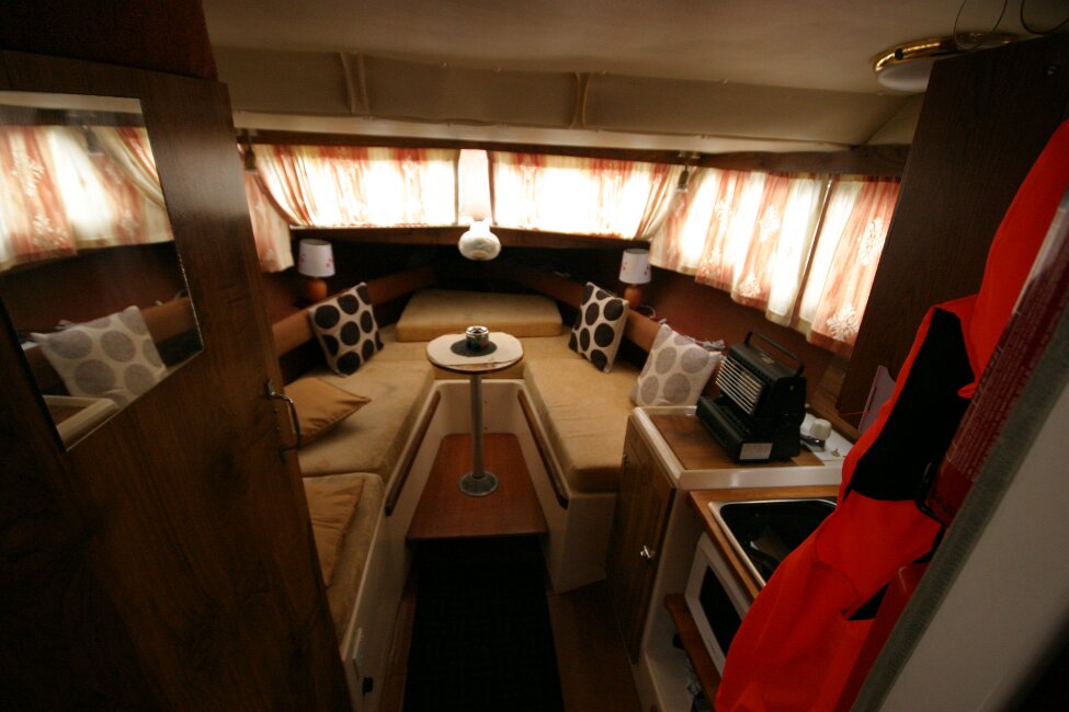 Shetland 640 Hardtopfor sale View into cabin - 