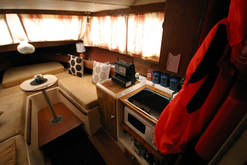 Shetland 640 Hardtopfor sale Cabin - Galley on starboard side