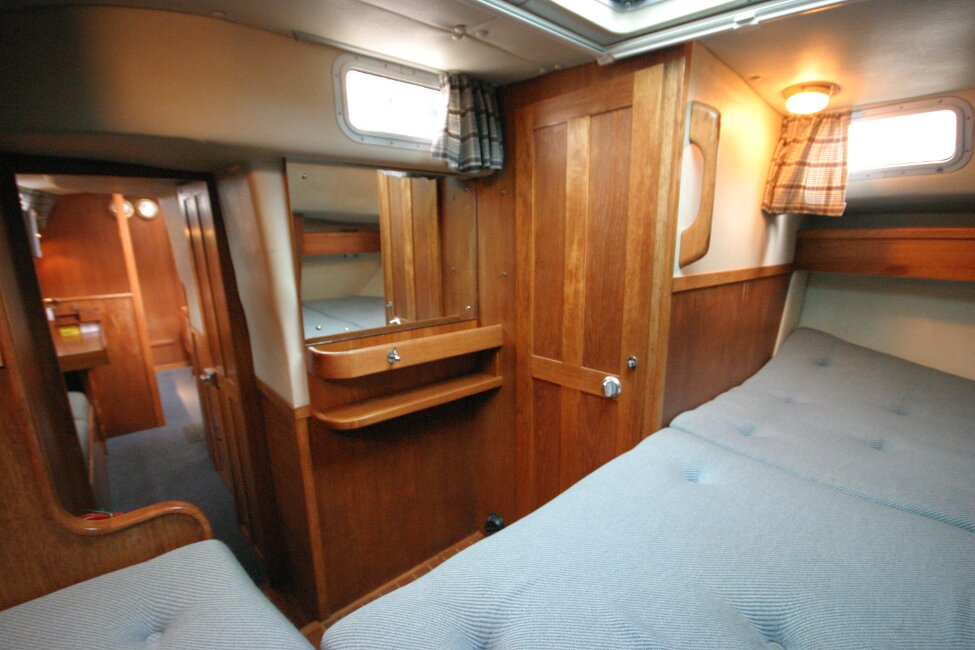 Westerly Corsair Mk 1for sale Aft cabin - Vanity unit and entrance to en-suite heads compartment.