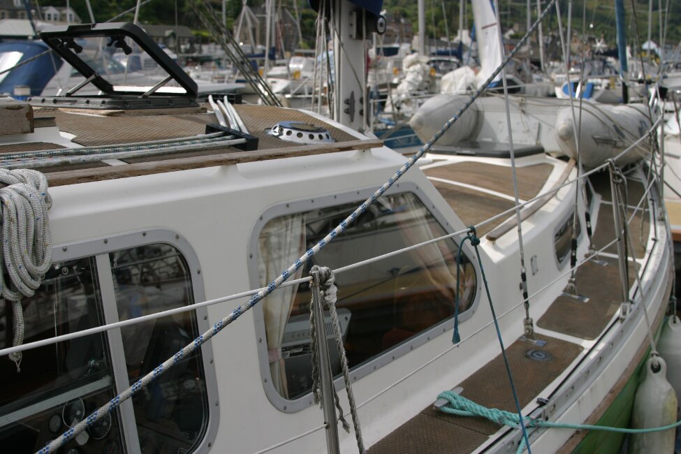 Trident Voyager 35for sale Port side walkway - from the pontoon