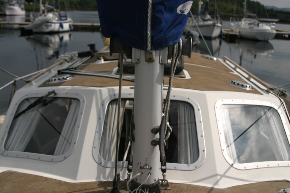 Trident Voyager 35for sale Looking aft from foredeck - 
