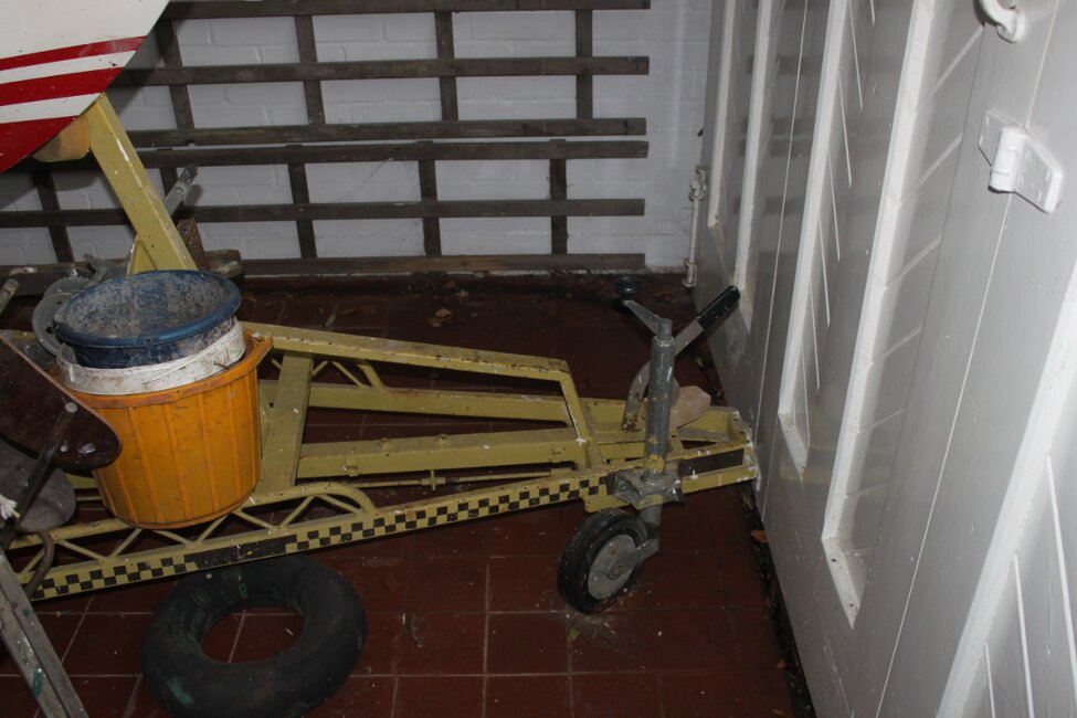 Barn Find Bilge Keelerfor sale Front of trailer, ball hitch removed so door will shut. - Ball hitch stored in garage