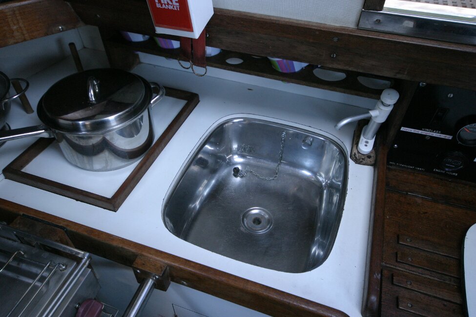 Nicholson 32 Mk Xfor sale Galley - stainless sink - 