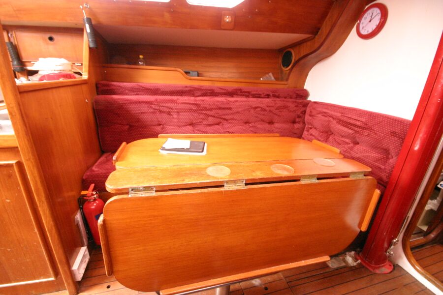 Jeanneau SunShine Regatta 38for sale Dining table and seating, - looking to port
