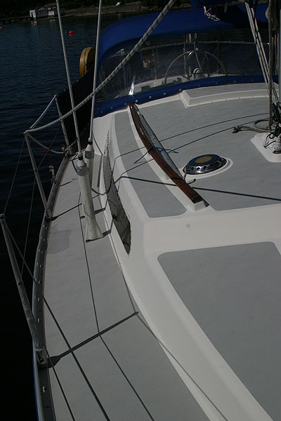 Moody 30for sale Side deck - 