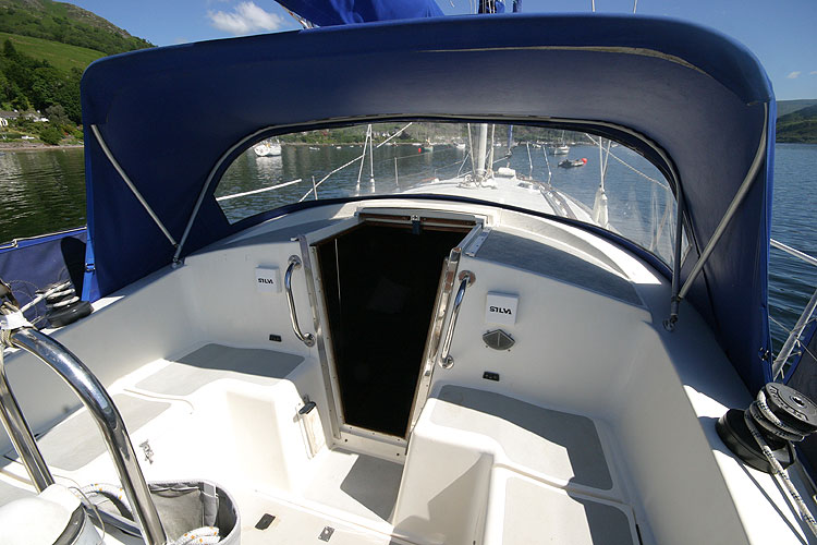 Moody 30for sale Companionway - 