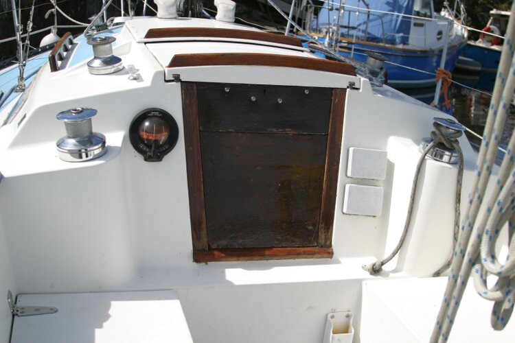 Colvic UFO 27for sale Cockpit looking foreward to the companionway entrance - 