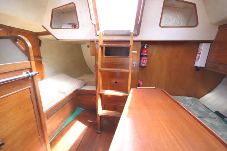 Colvic UFO 27for sale Sallon Looking Aft back to Companionway - 
