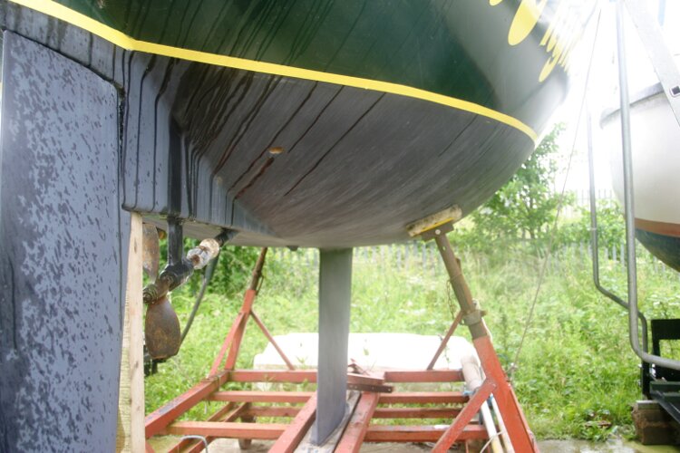 Master Marine Eygthene 24for sale The hull below the waterline - Looking forward from the rudder on the starboard side